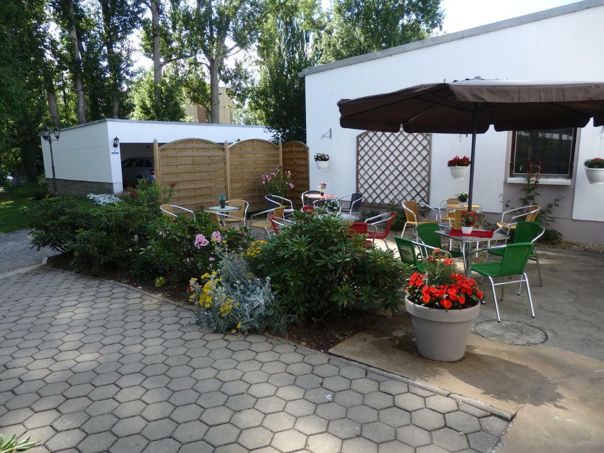 Zur Saale Hotel Weissenfels Exterior photo